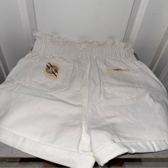 Super High Rise White Shorts Size Medium - Picture 6 of 8